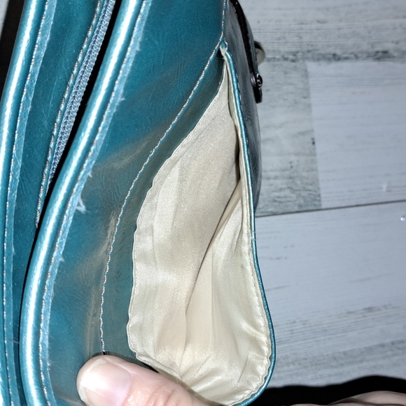 1107 Victoria Roberts Small Crossbody - Picture 7 of 12